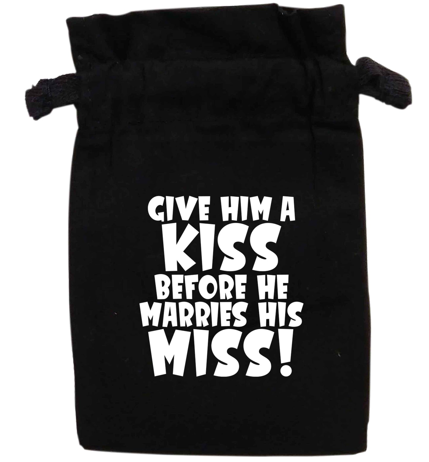 Give him a kiss before he marries his miss | XS - L | Pouch / Drawstring bag / Sack | Organic Cotton | Bulk discounts available!
