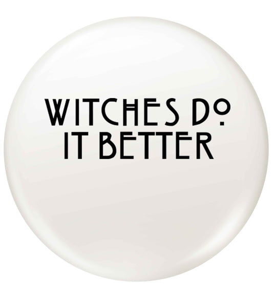 Witches do it better small 25mm Pin badge