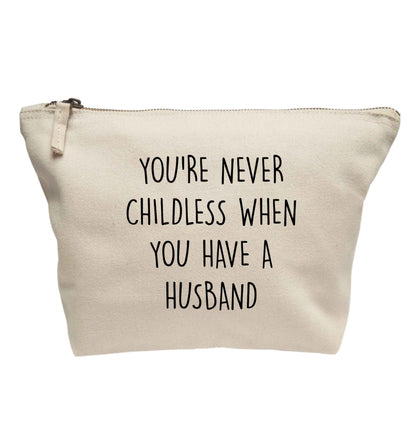 You're never childess when you have a husband | makeup / wash bag